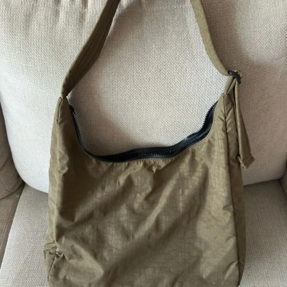 BAGGU Nylon Shoulder Bag in Seaweed - Picture 4 of 9